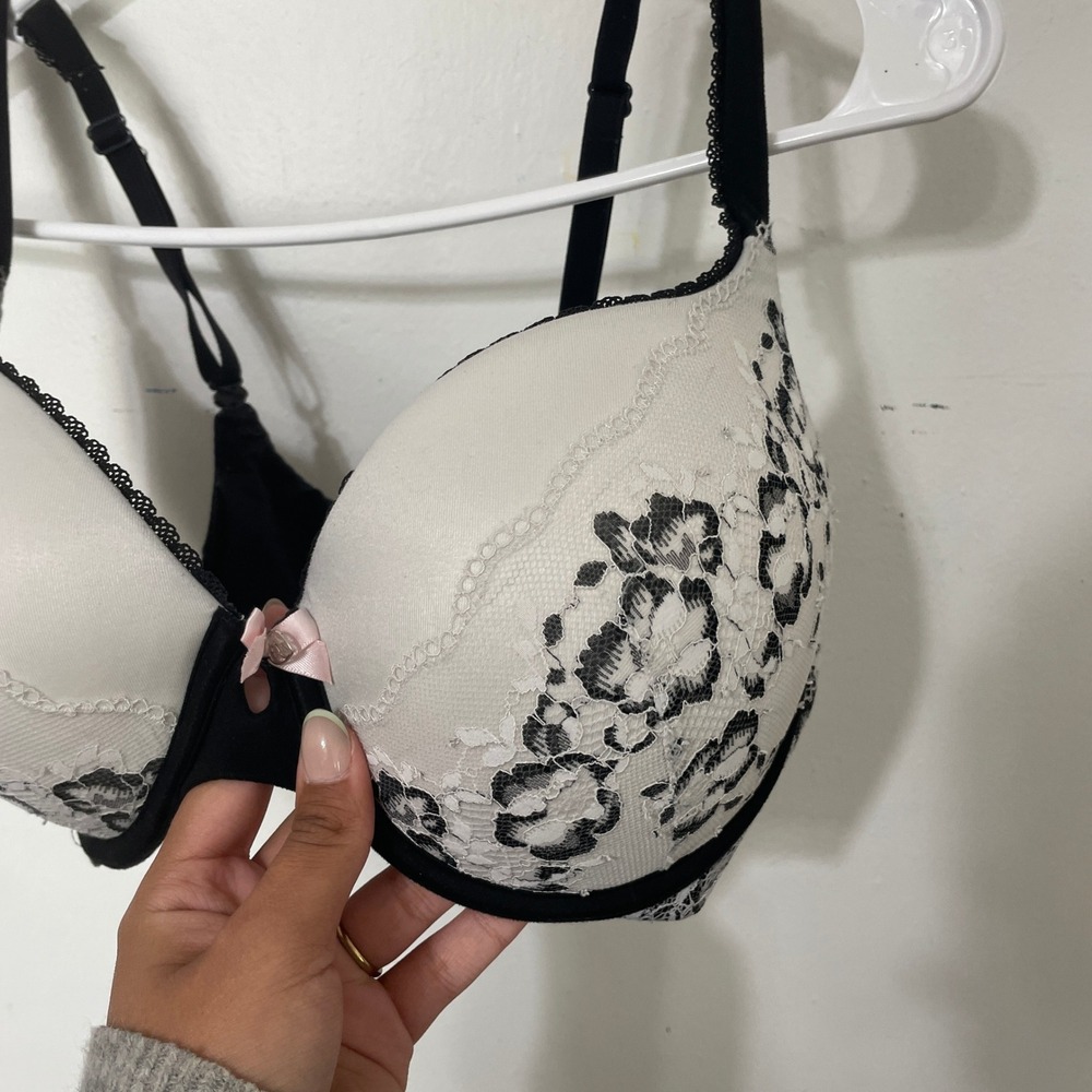Victoria's Secret Cream and Black Lace Floral Push-Up Bra